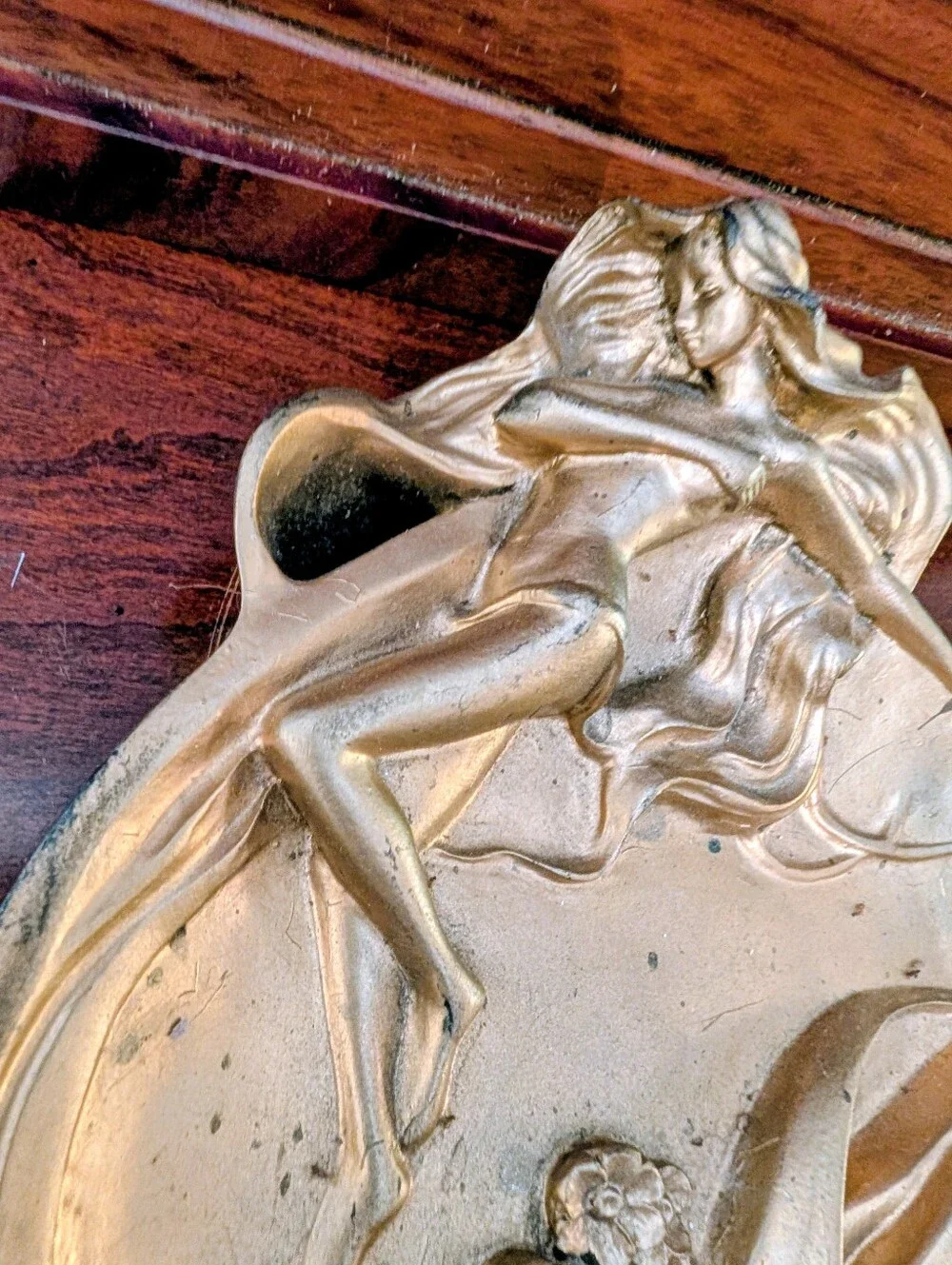 N/A elegant gold